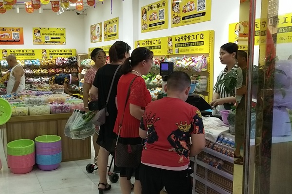 零食加盟店經(jīng)營重點：維護(hù)客源，抓住回頭客